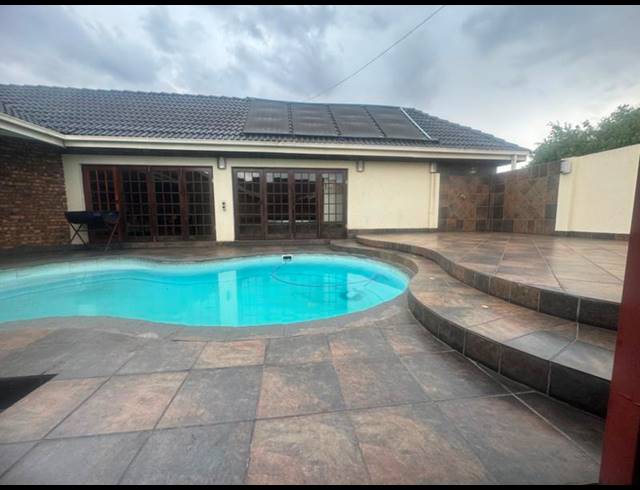 6 BEDROOM HOUSE FOR SALE IN AERORAND